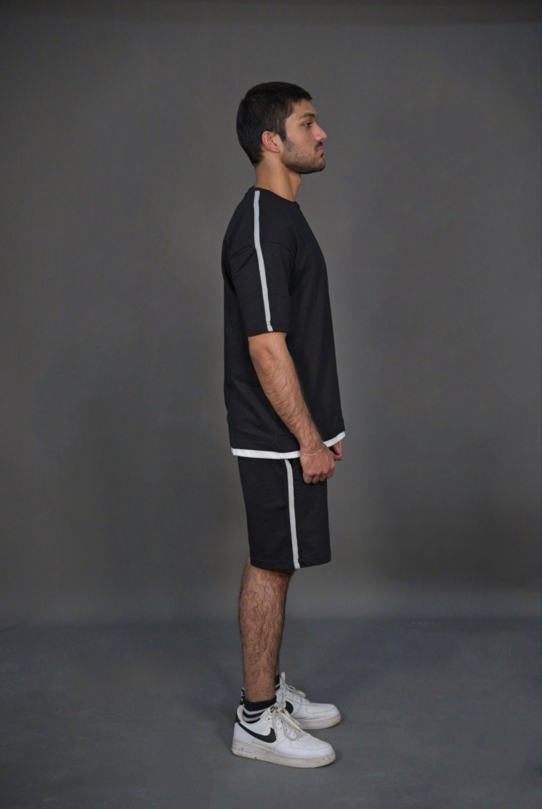 Beyond Unisex Vector T-Shirt - Black - Fittage